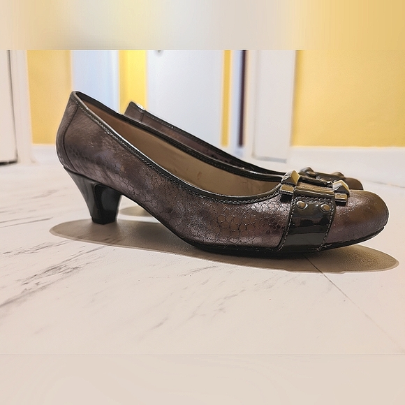 Women's shoe - Picture 3 of 3
